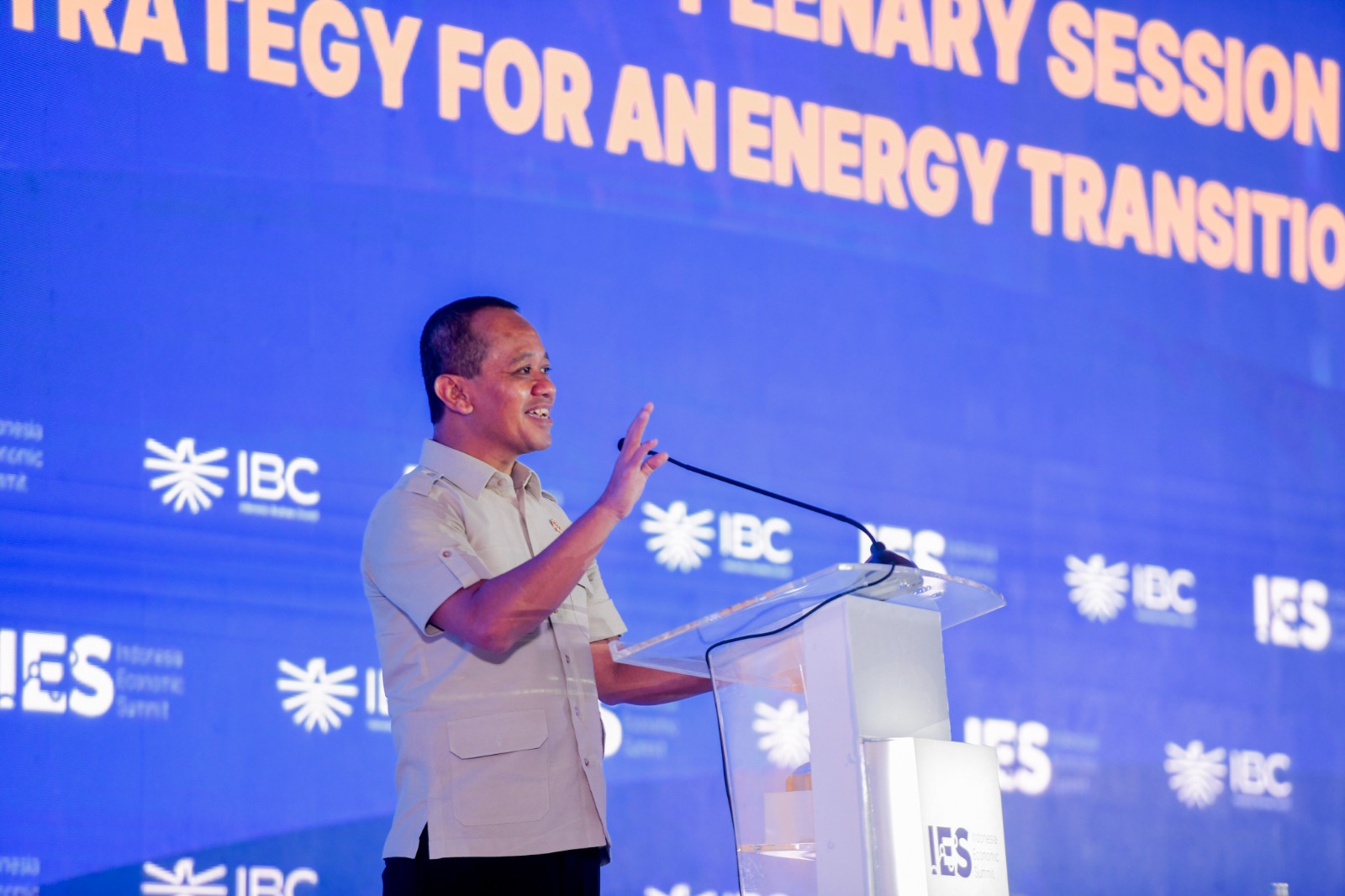 Menteri ESDM menjadi Keynote Speaker pada Indonesia Economic Summit, Rabu (19/2)