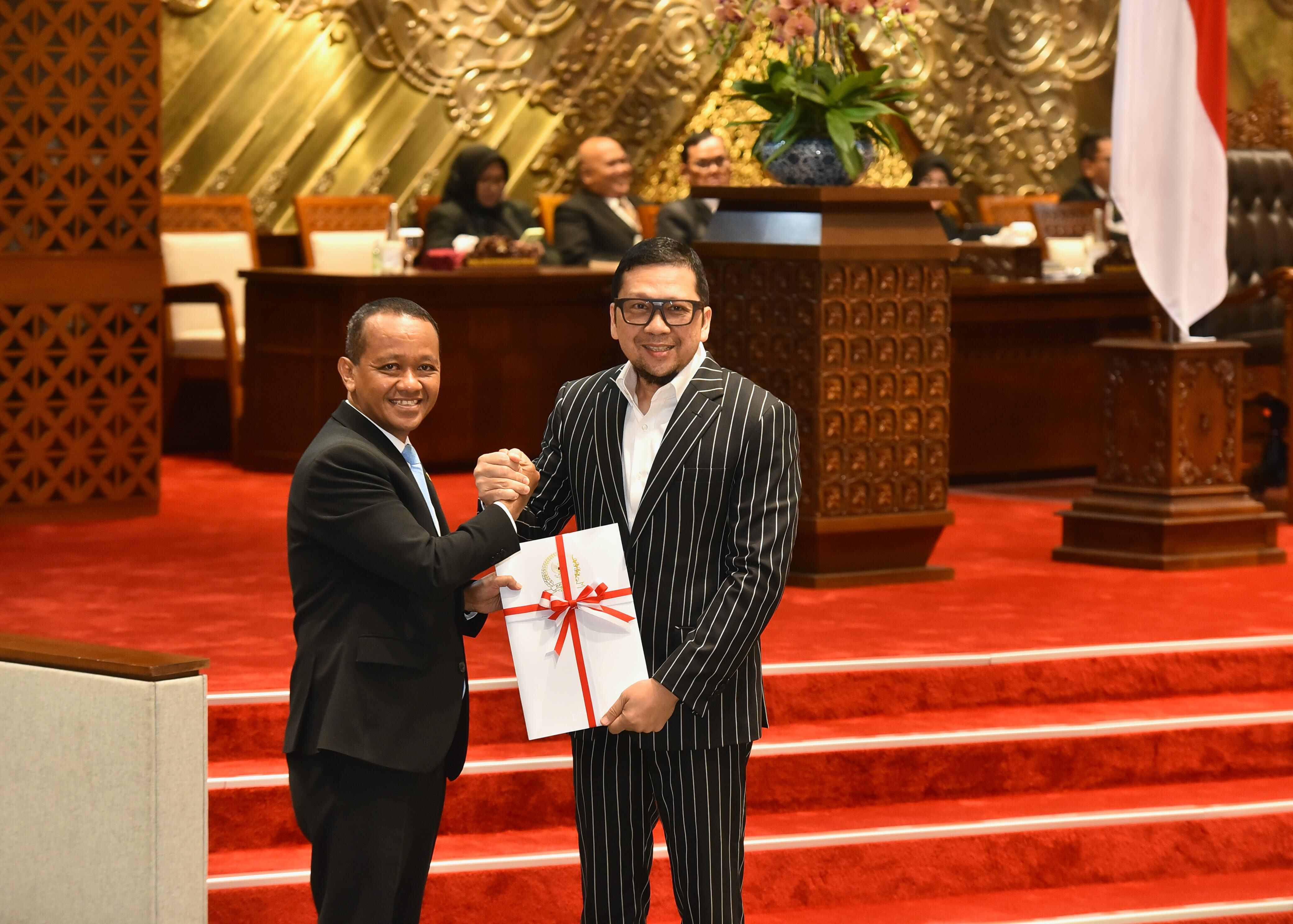 Menteri ESDM Pada Rapat Paripurna dengan DPR RI tentang Pengesahan RUU Minerba, Selasa (18/02)